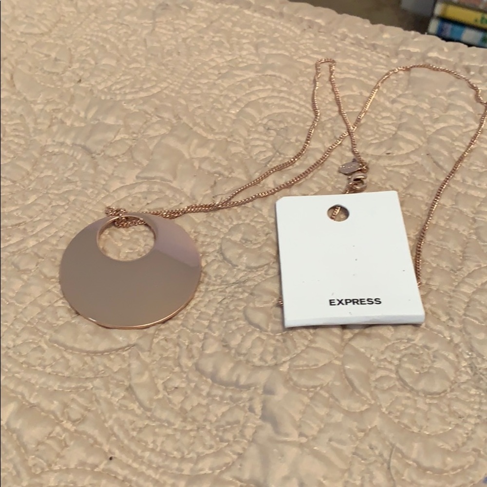 Express necklace